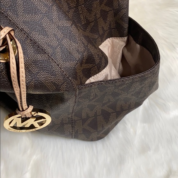 Authentic MICHAEL Michael Kors MK Signature Tote - Picture 13 of 13